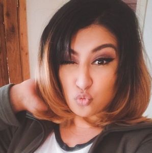 Meet your Posher, Dina